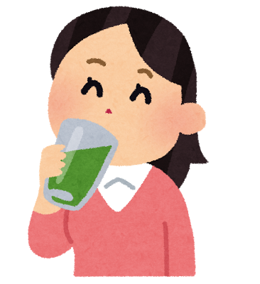 フルーツ青汁を飲む女性